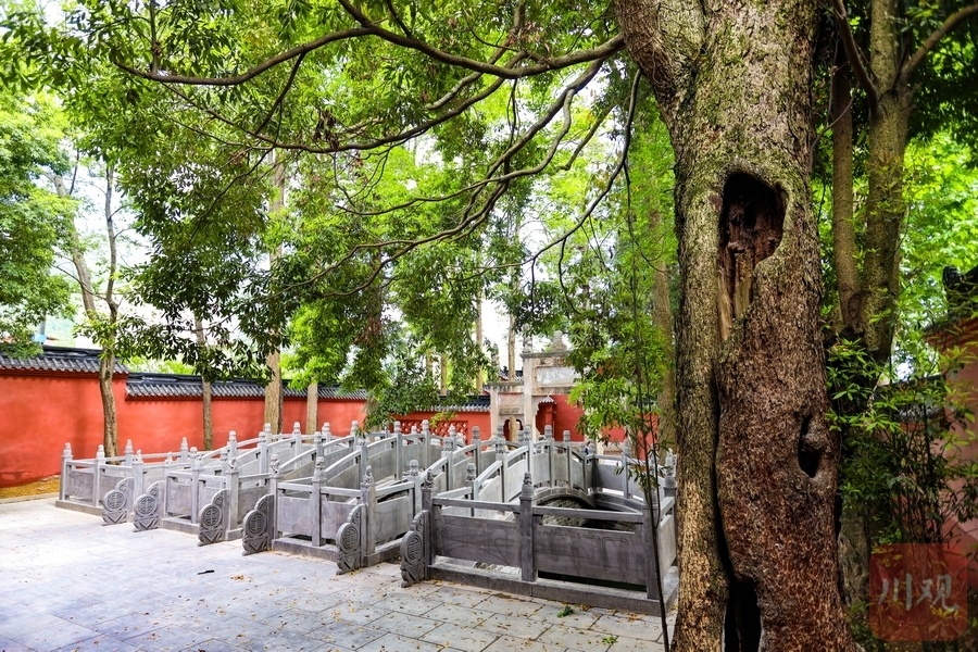 据了解,清溪文庙位于清溪古城东北隅,为汉源县花海果乡旅游区重要景点
