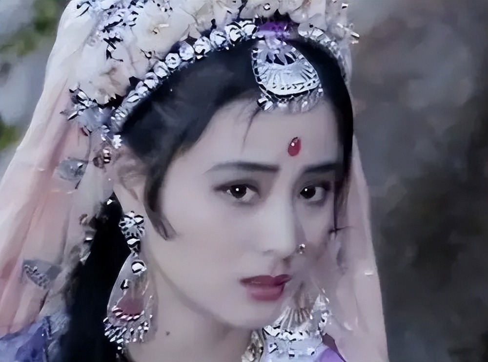 同是天竺少女的造型,很明显续集中的慧儿不如玉兔精的好看,而且颜值也