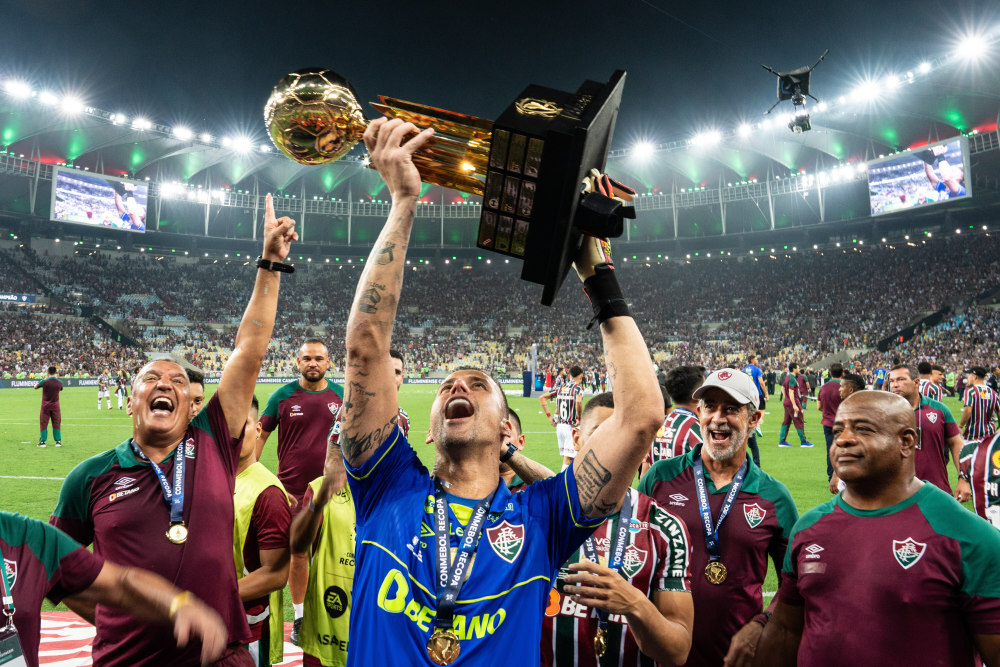 足球南美优胜者杯弗鲁米嫩塞队夺冠