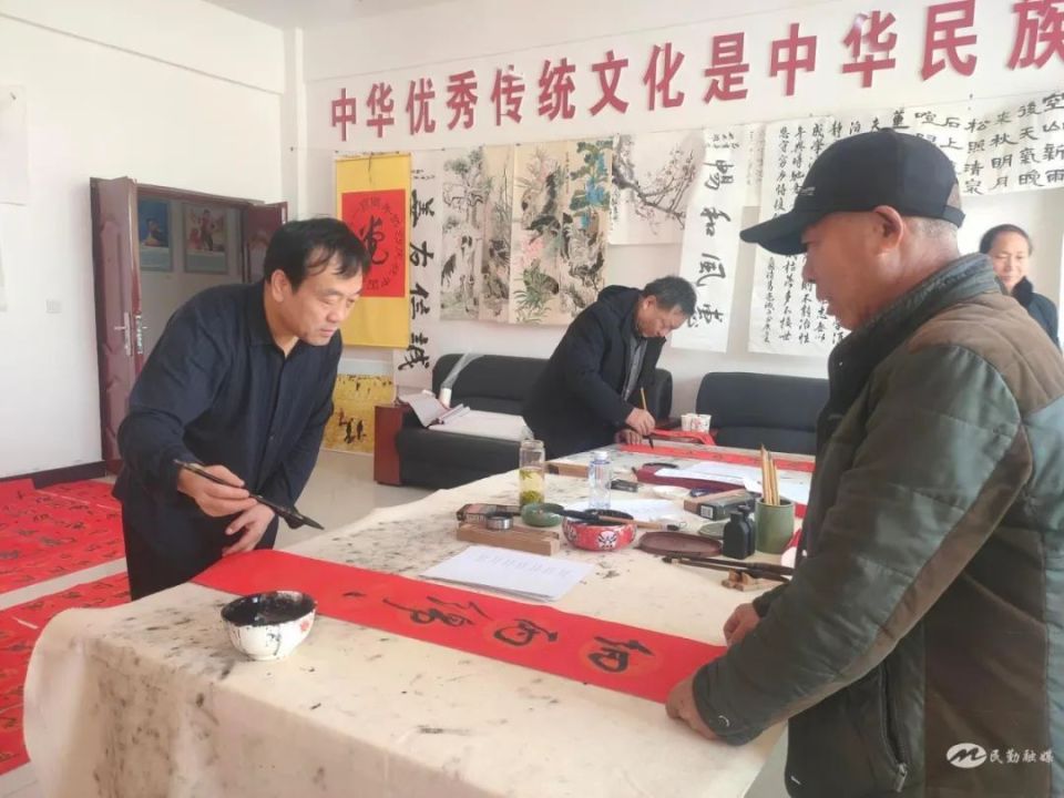 民勤：写春联 送祝福 “文化年货”添年味_腾讯新闻