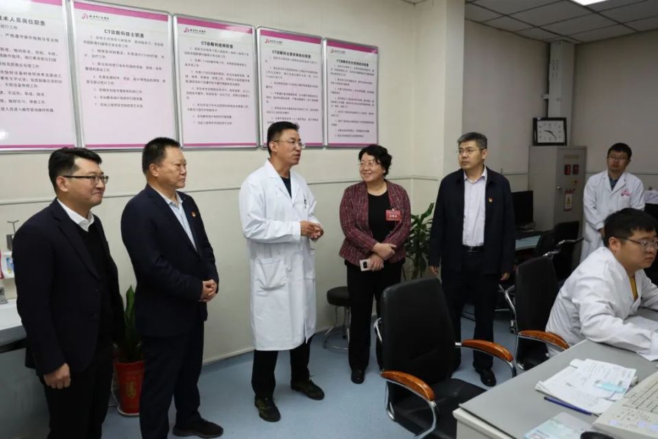 广东省人民医院党委书记周琳来院交流座谈