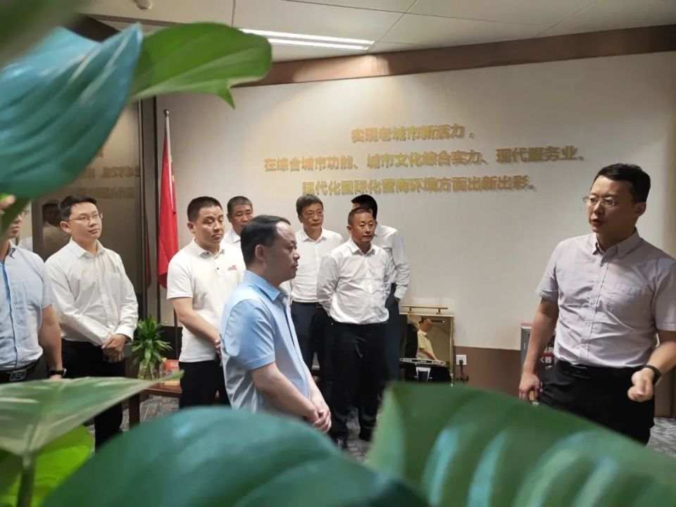 在天河中央商务区管理委员会考察杨滨一行先后来到天河中央商务区管理