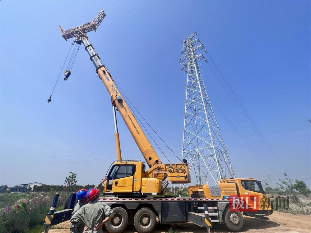 移动式跨越架首次投用武汉电网施工不用停电封路了