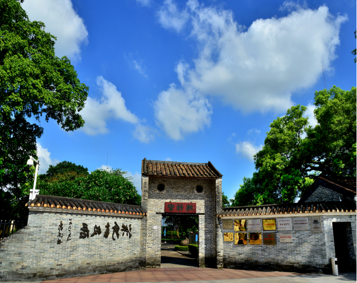 "洪秀全故居—精品旅游区(珠宝小镇)—九潭村"河潭水岸"—朱村特色