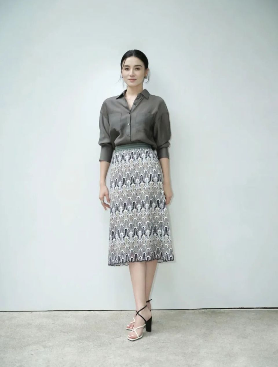 宋佳的穿搭,是怎么做到张弛有度的?