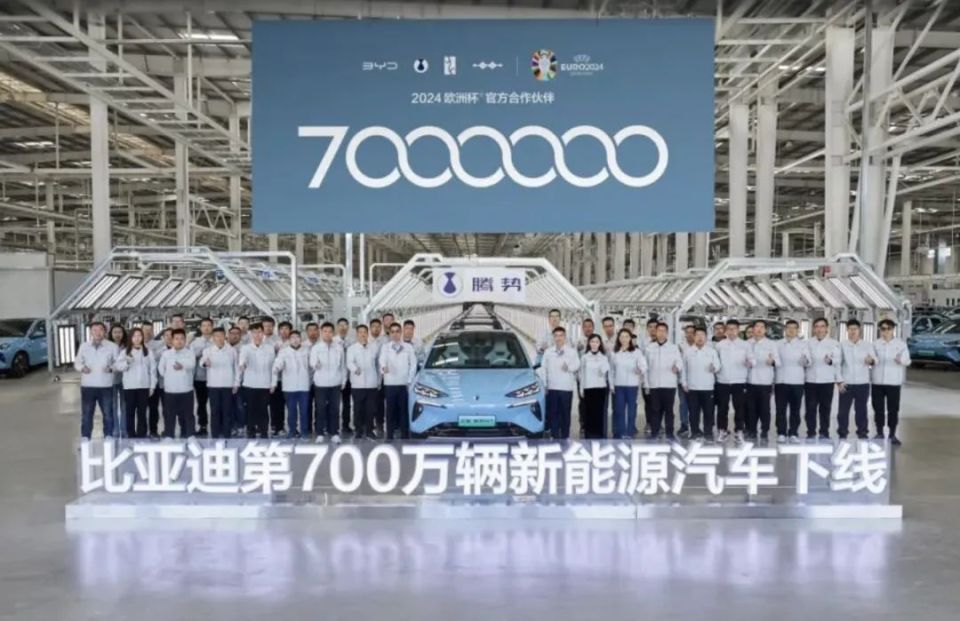 比亚迪,年赚300亿,手握千亿现金!王传福这样说._腾讯新闻