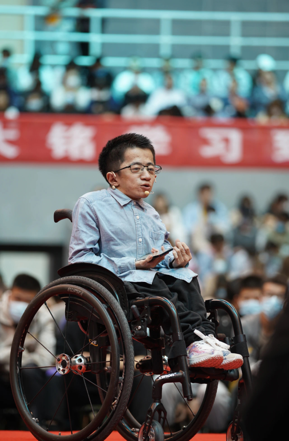 东方甄选身残志不残他把灵魂留给了生活