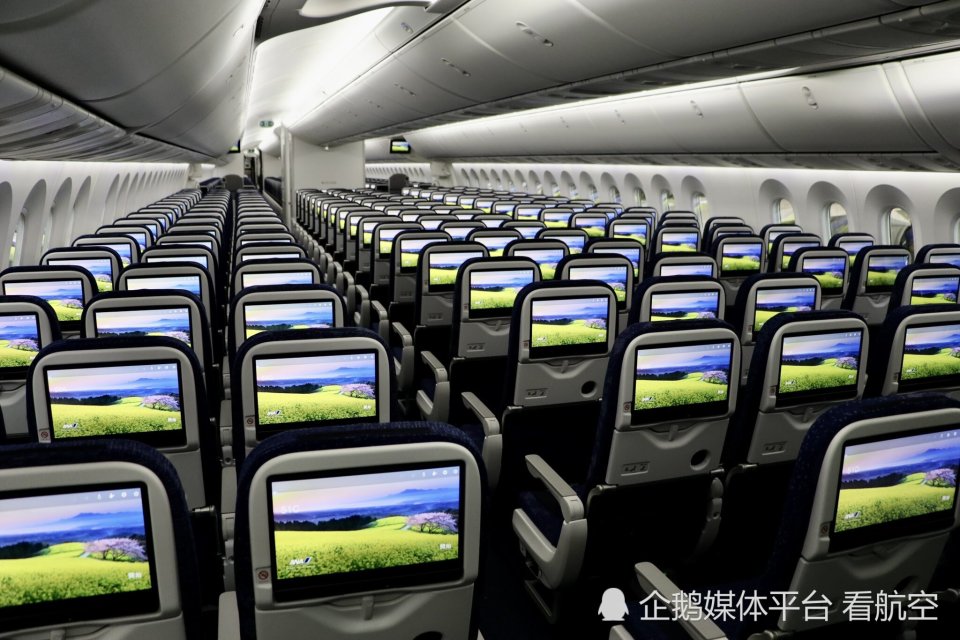 近日,全日空通过社交平台公布了其运营国内航线的787-10飞机及内饰.