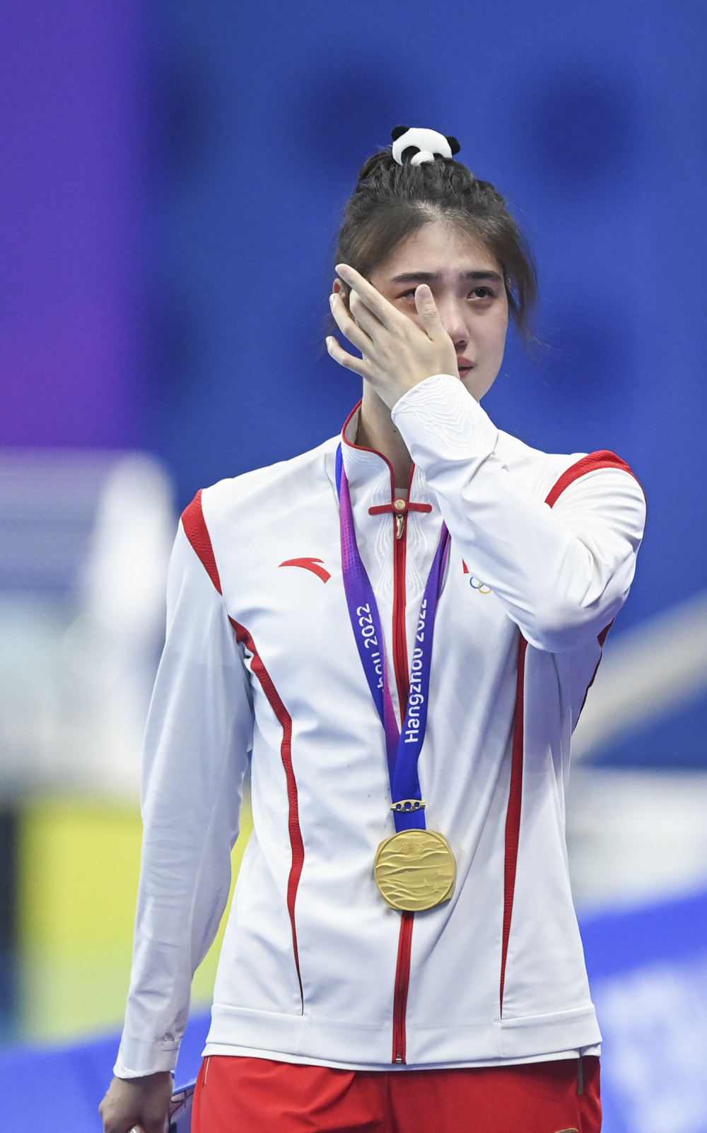 张雨霏和池江璃花子同台领奖相拥而泣