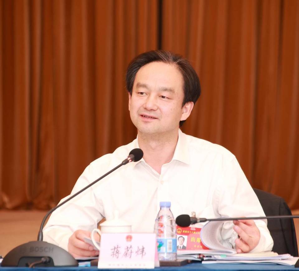成都市人大代表都江堰市委书记蒋蔚炜聚力建设五大新城也关注百姓改