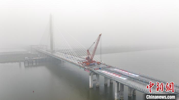 据了解,合肥至周口高速公路寿县(保义)至颍上(南照)段,起于寿县保义镇