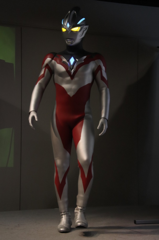 亚刻奥特曼线下活动皮套变动角度提高颜值背鳍的设计很带感