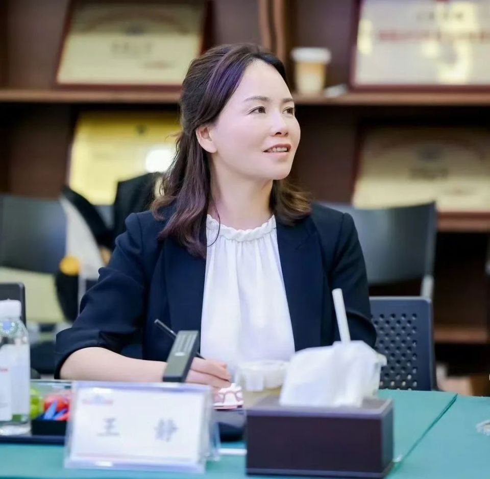 当盛发强的户外用户"生态圈",令探路者陷入危机,王静不得不放下仰望