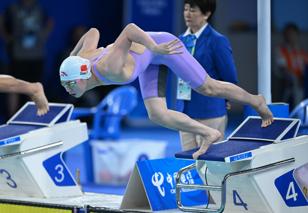 成都大运会游泳女子100米蝶泳张雨霏夺冠3