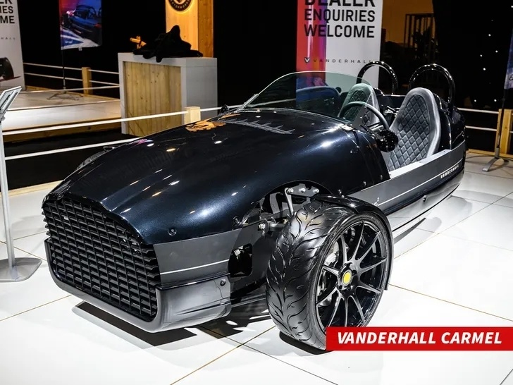 05阿隆-戈登的哥哥驾三轮复古车逆行撞了皮卡 本人当场死亡