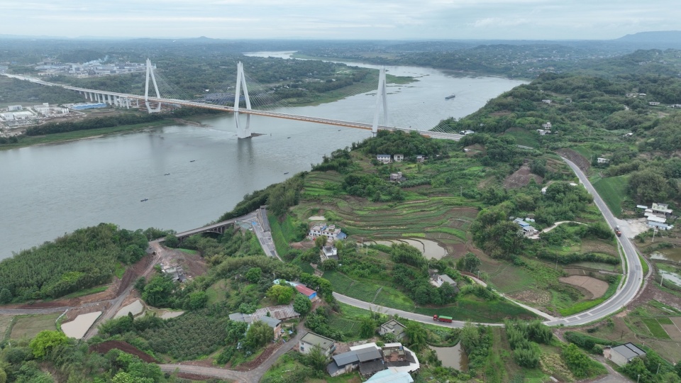 全长1815米,宜宾江安长江二桥通车试运行