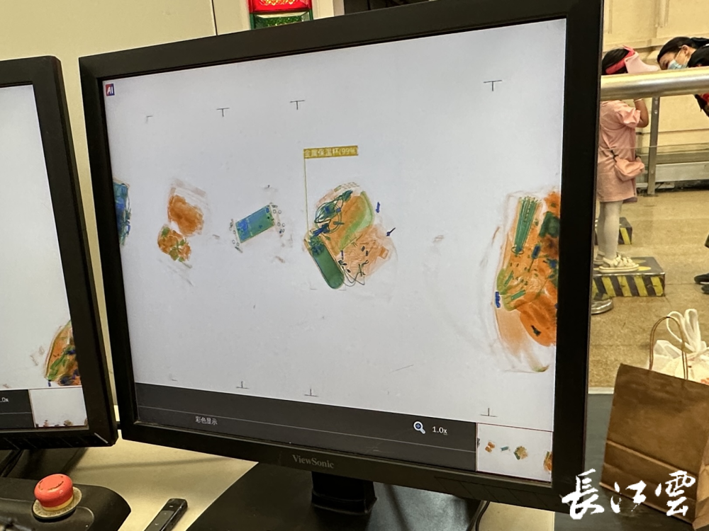 18厘米长刀具为何能上火车?记者实地探访火车站进站安检