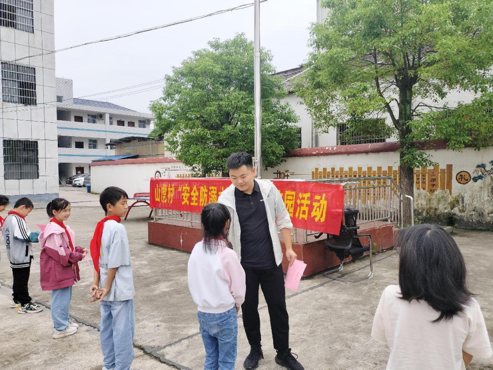 浏阳市金刚镇山虎村:预防溺水,安全常在