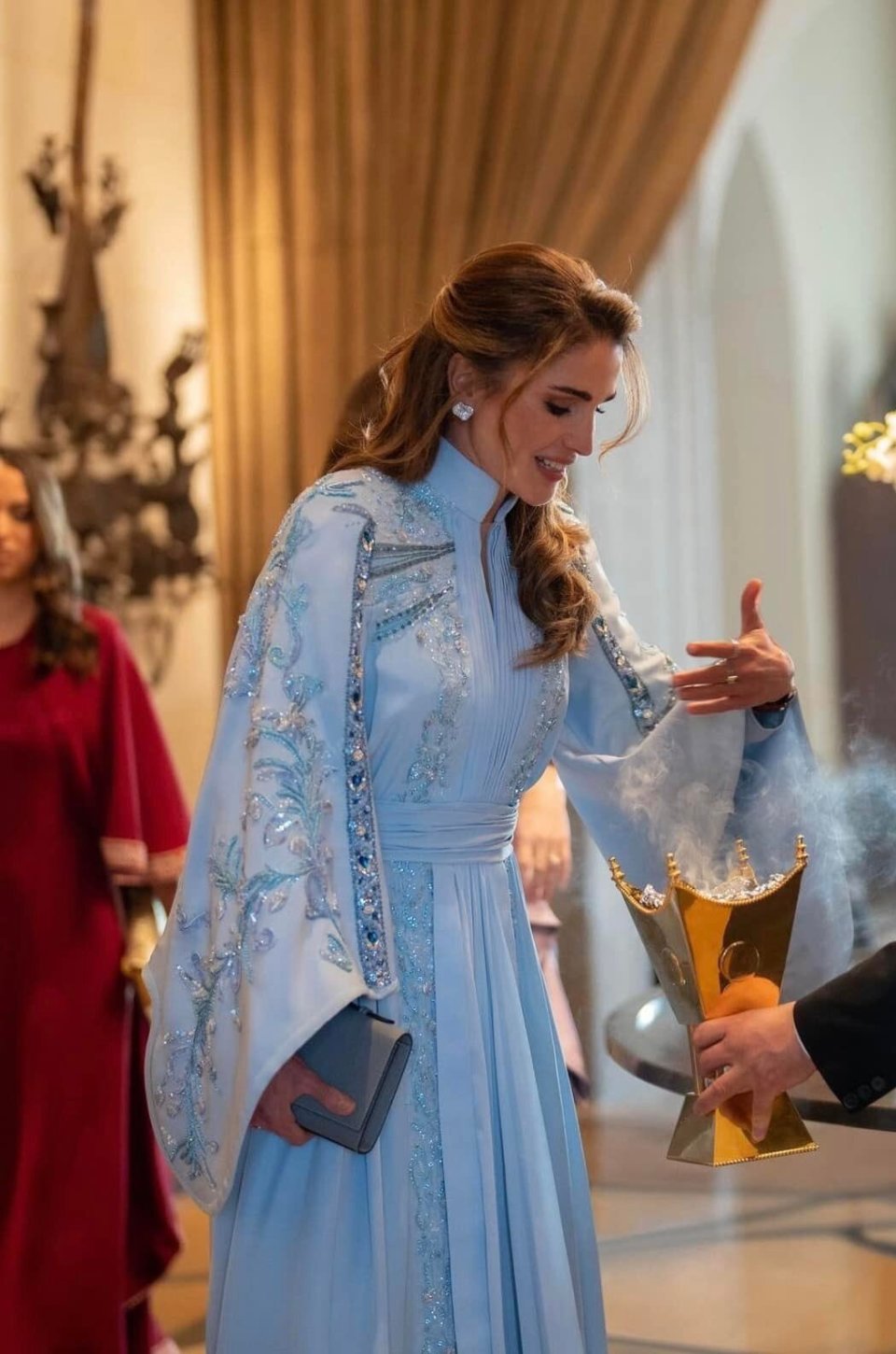 被誉为世界最美王后约旦王后拉尼娅祝贺球队首进亚洲杯四强