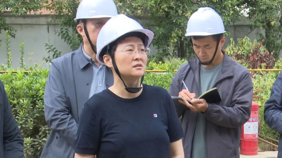 郓城县委副书记,县长张晖现场调度重点项目建设工作-腾讯新闻