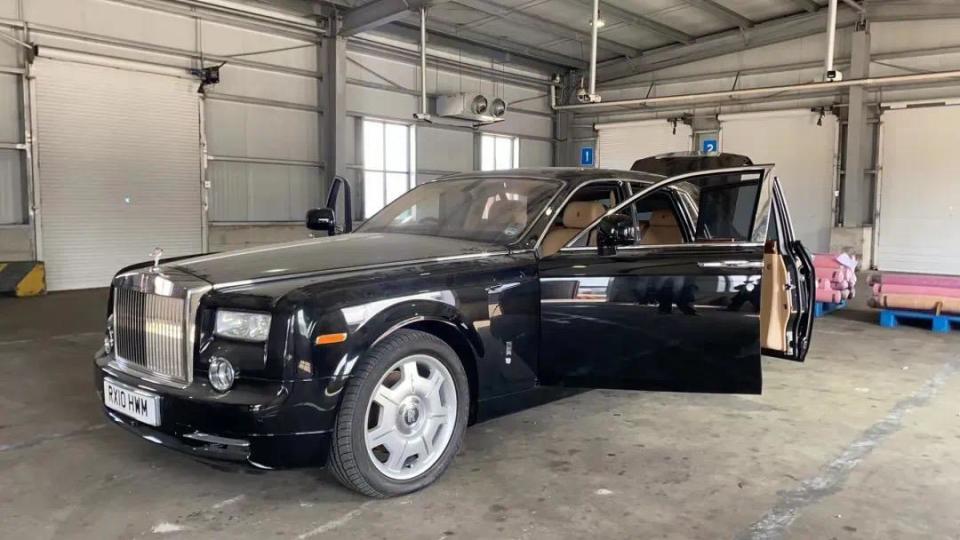 刷子竟变劳斯莱斯轿车宁波海关发现一起集装箱套娃