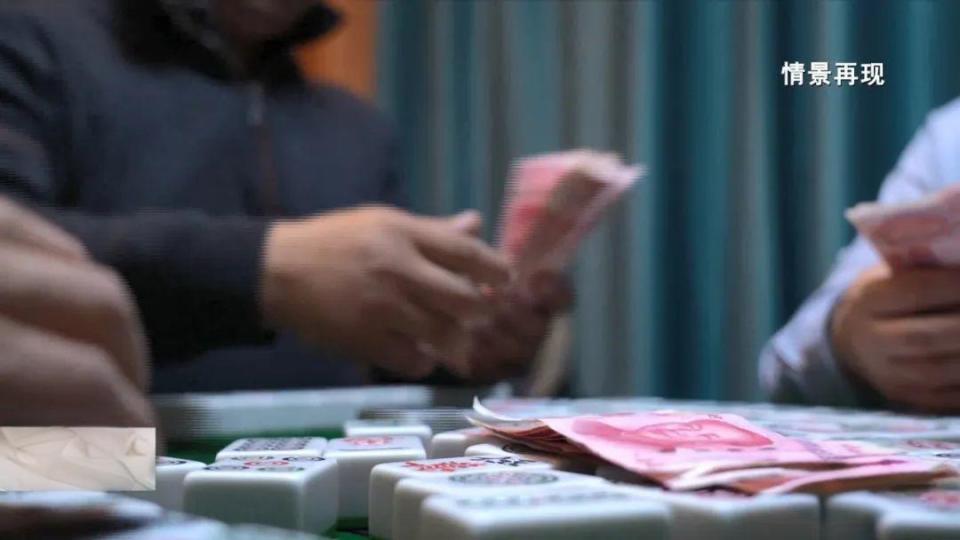 四川一校长打牌一晚输赢七八万,网友:抓得不冤!_腾讯新闻