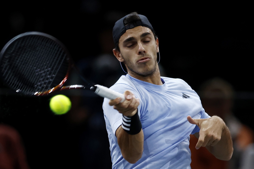 网球——巴黎大师赛:塞伦多洛晋级