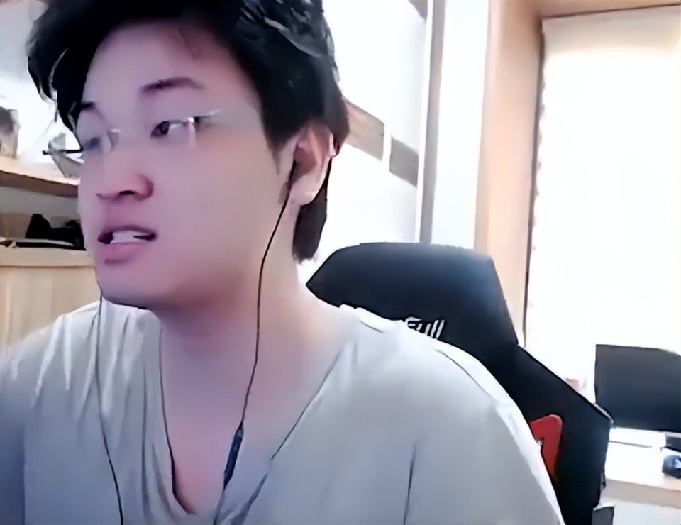 相比于很多主播这个分数已经非常低的,所以树叶遇到的队友水平也参差