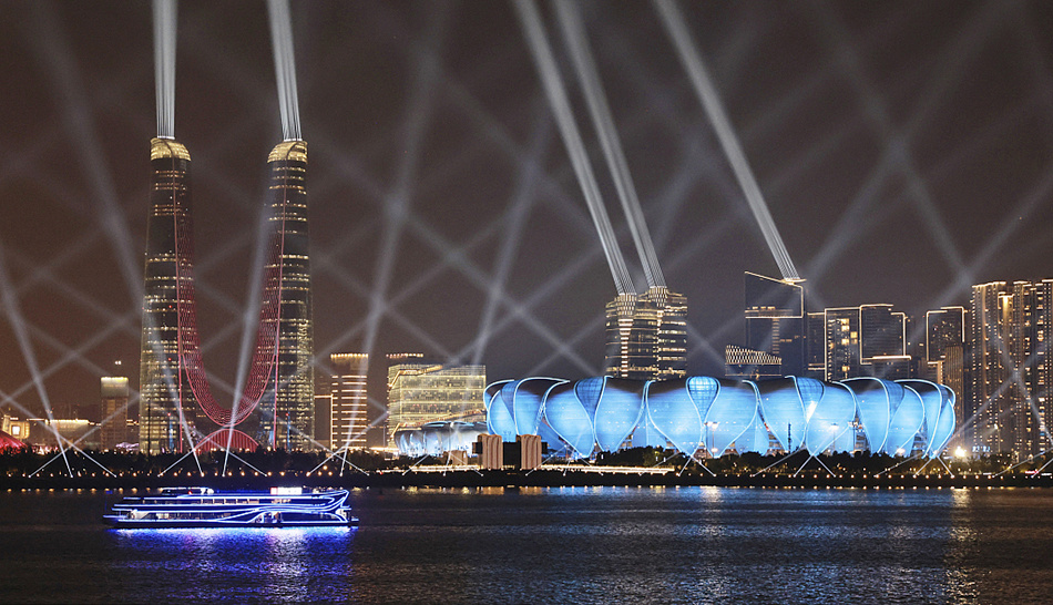 杭州亚运|奥体中心"大莲花"灯光秀:璀璨夺目,静候嘉宾_腾讯新闻