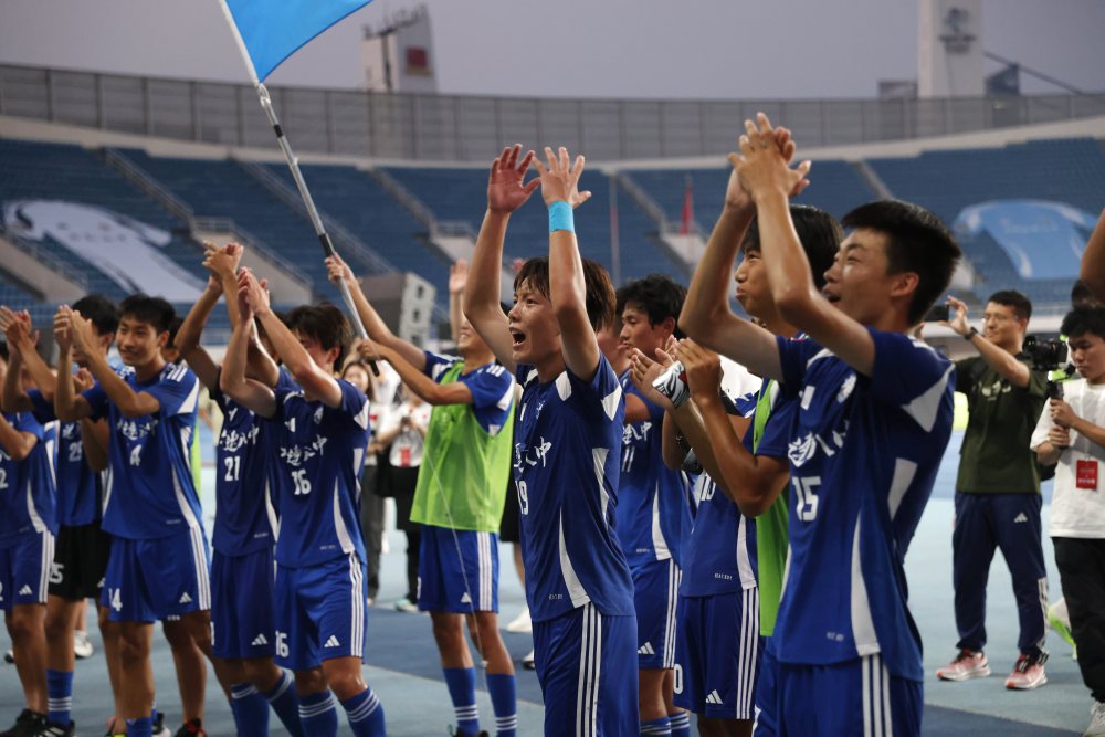 足球——全国青少年校园足球联赛:大连八中夺得高中男子组冠军