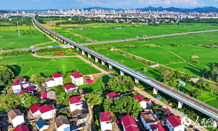 东乡区高铁图片