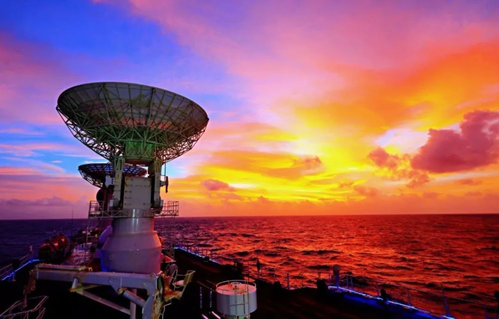 周云东)黄昏——远望3号船(摄影:周云东)虎胆水手故事会——远望5号船