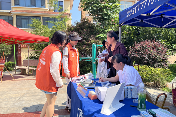 滕州市龙泉街道滨江社区新时代文明实践站开展便民服务活动