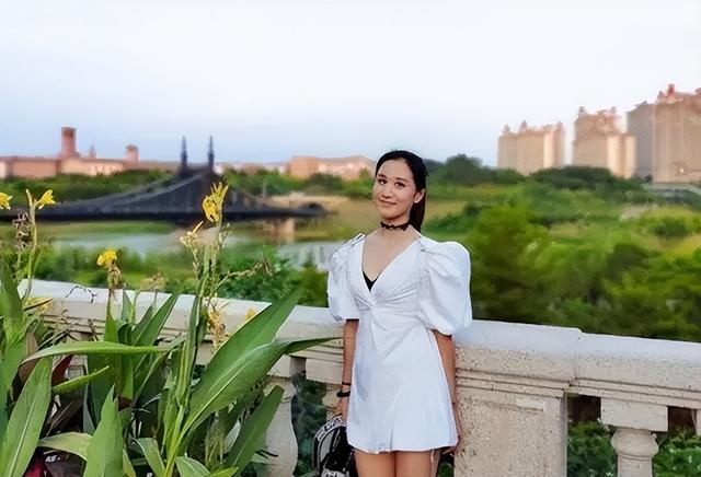 cba杜锋背后的女人:曾被誉为游泳女神,父母都是国家队的高官