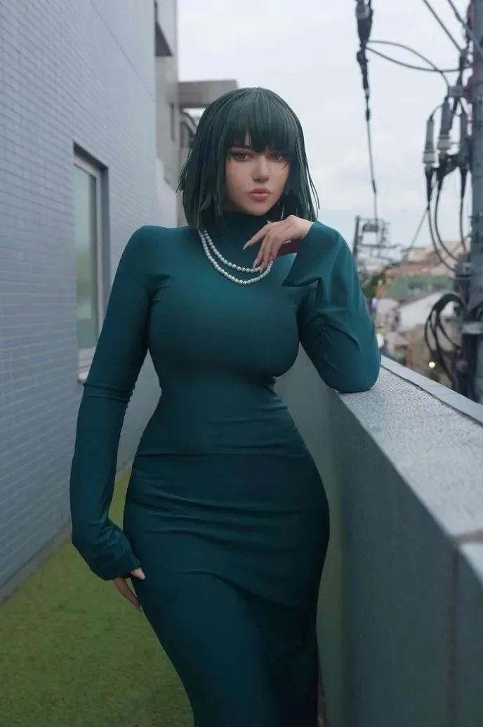 俄罗斯美女cos吹雪在漫展火了形象还原连衣长裙凸显无敌身材