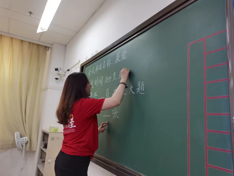 高考在即,监考员提前"上岗"!今年考场有新变化