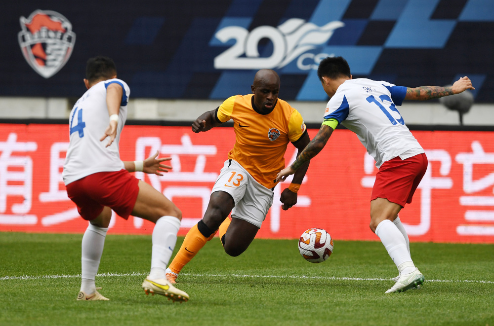 体育足球中超青岛海牛胜梅州客家2