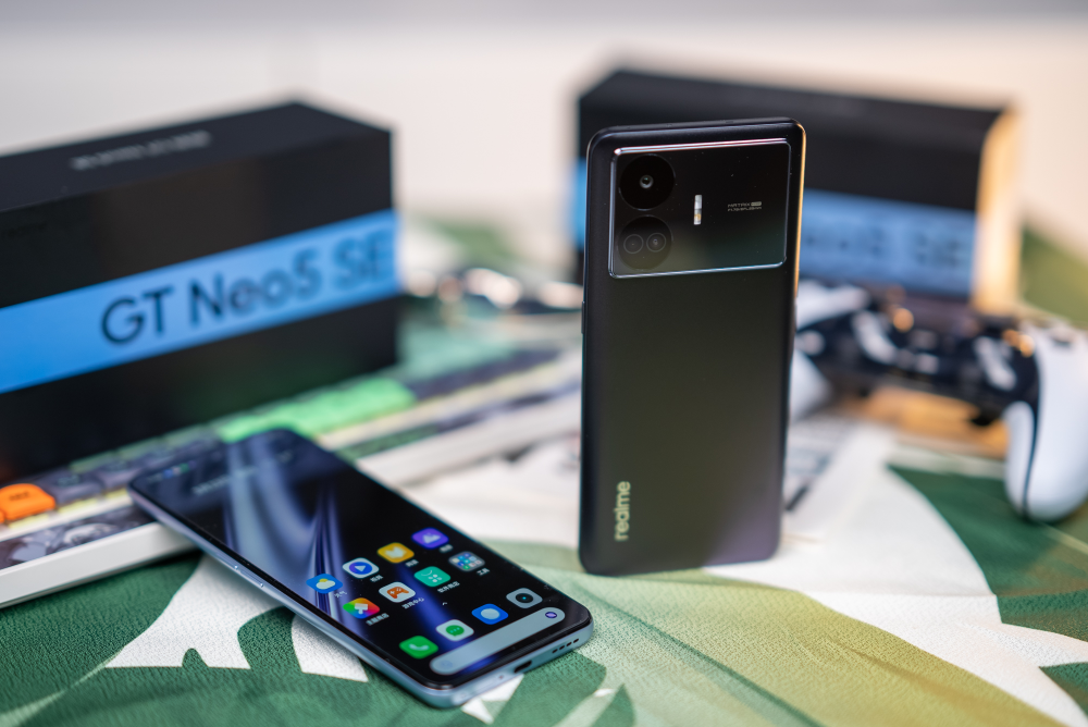 真我gt neo5 se评测:潮玩设计续航强劲的中端性能机_腾讯新闻