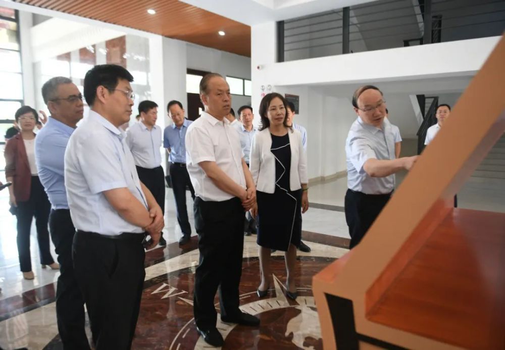 市领导吕挺琳,虎强,陈宏伟,陈红民,王鸿勋参加活动.