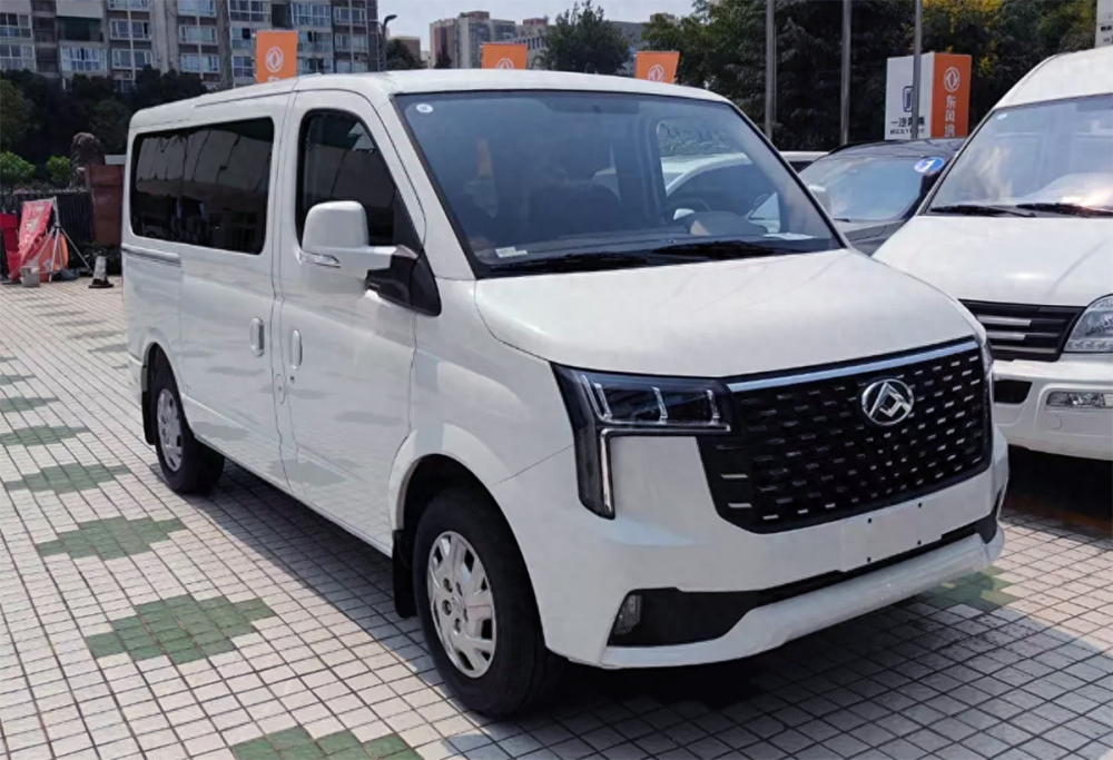 新款大通v80实车,换装新前脸,外观很霸气,侧滑门,2.0t动力