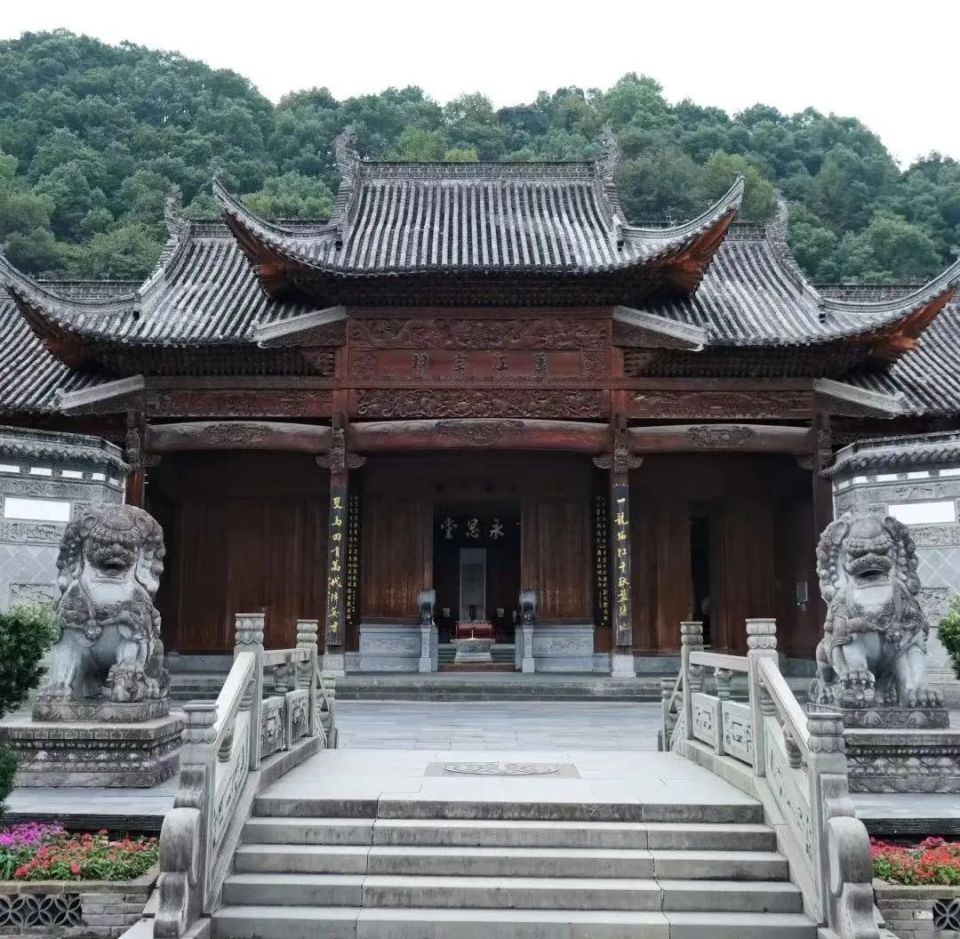 萧江宗祠▲▲梨子巷▲▲江永纪念馆▲▲电影展示馆▲学生们怀着激动