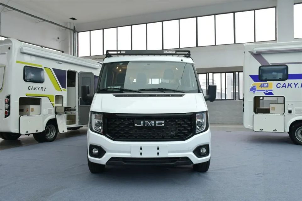 88万的露营床车,能睡觉能做饭能下地库,旅居代步一台车就搞定