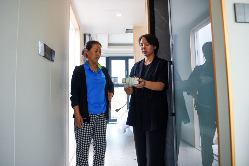 肖丽丽是达拉特旗王爱召镇榆林子村村民,目前就业于银肯塔拉景区.