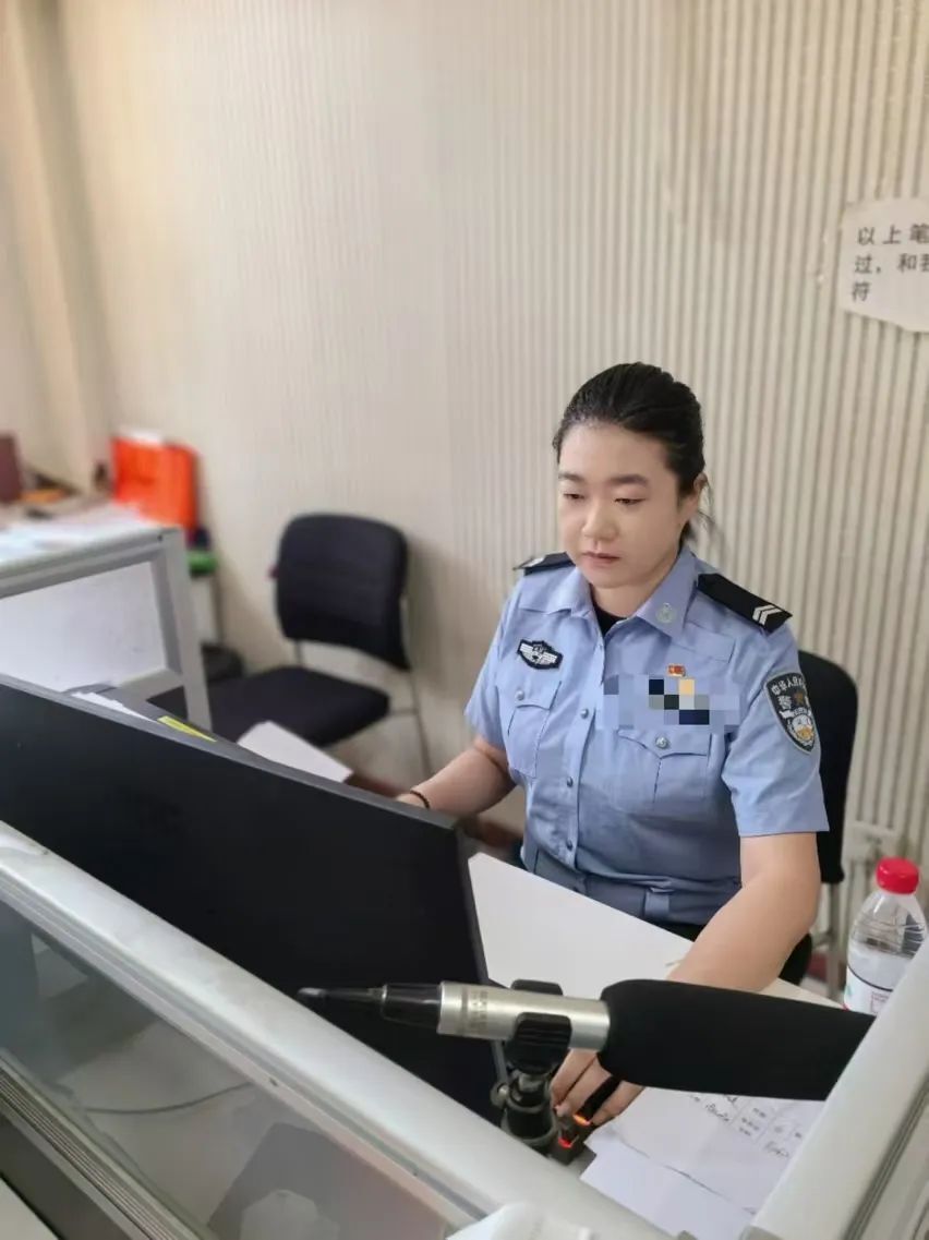 便衣警察不是总摊煎饼,也可能是个骑三轮的