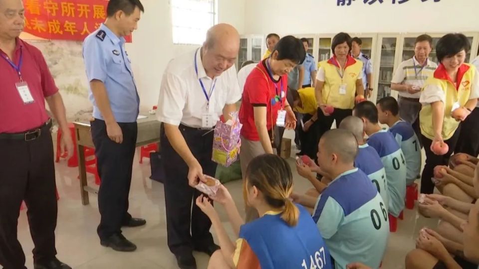 关爱失足青少年 惠东县关工委走进县看守所
