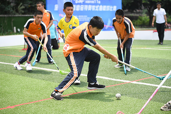 龙泉特校应邀参加成都市第11届全民健身运动会特奥软式曲棍球比赛