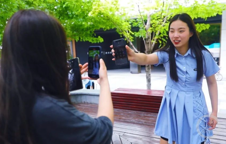网红"王妈"签约公司道歉