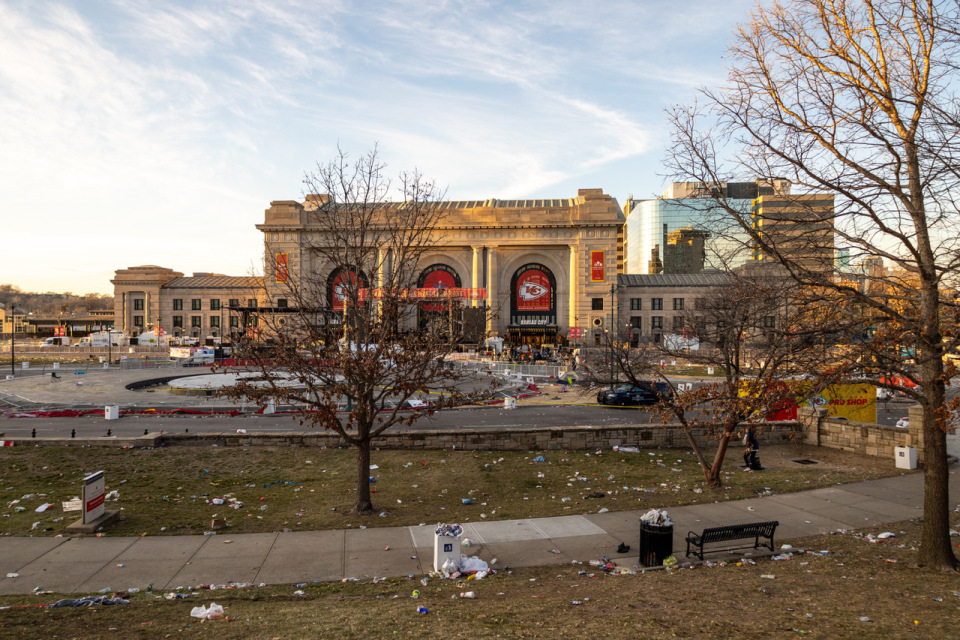 美国堪萨斯城"超级碗"游行发生枪击致1人死亡_腾讯新闻