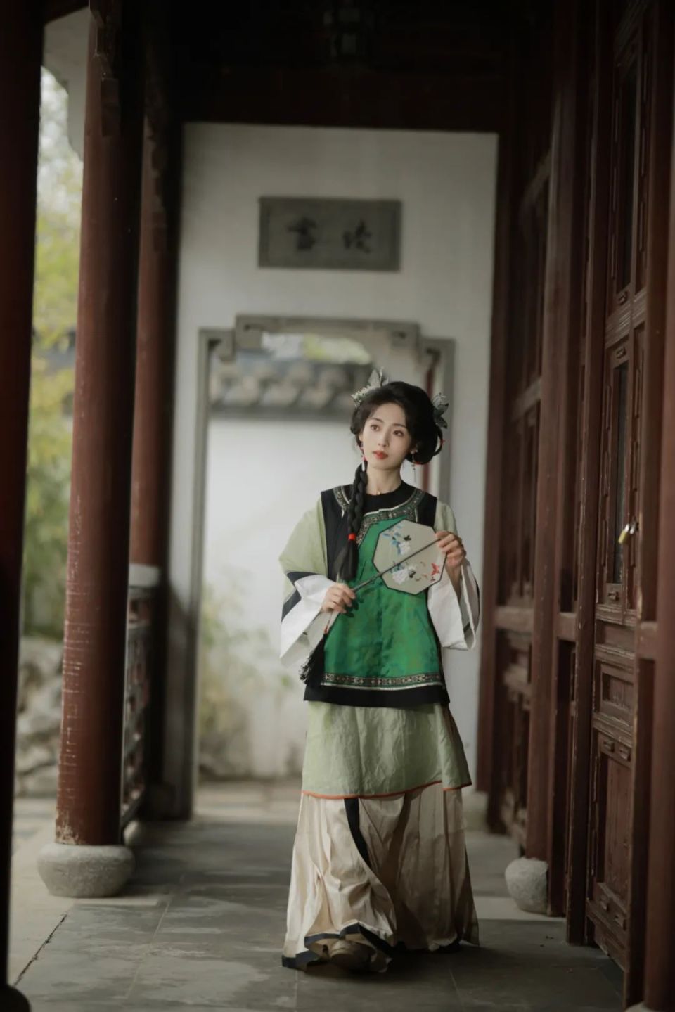 邢菲|清汉女古风写真上线,一袭青衣,岁月静好