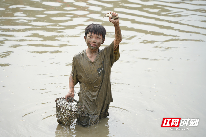 宜章县黄沙镇大元村:中秋佳节"鱼"你狂欢